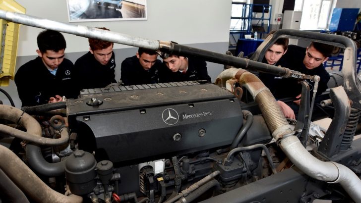 Mercedes-Benz Türk’ten Mesleki ve Teknik Anadolu Liselerine 2019 Yılında Beş Yeni Laboratuvar