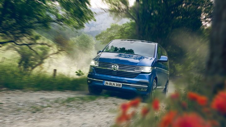 Yeni Volkswagen Caravelle 4 çeker ve daha zengin geldi