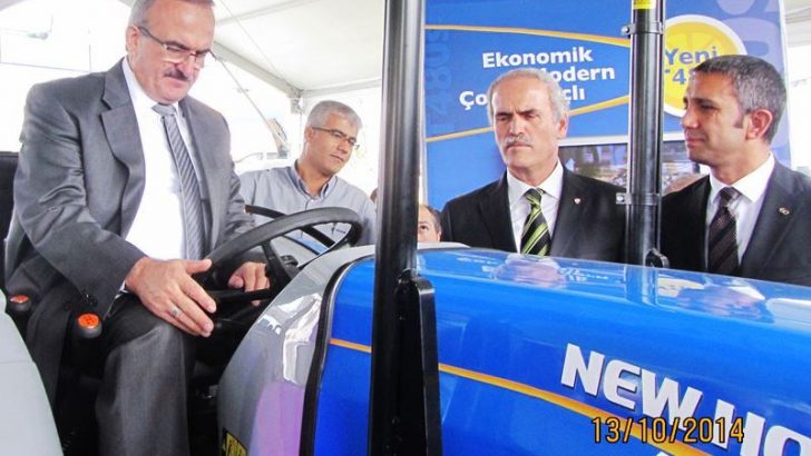 TÜRKTRAKTÖR BURTARIM 2014’TE NEW HOLLAND T480S VE TD4B İLK KEZ ÇİFTÇİYLE BULUŞUYOR
