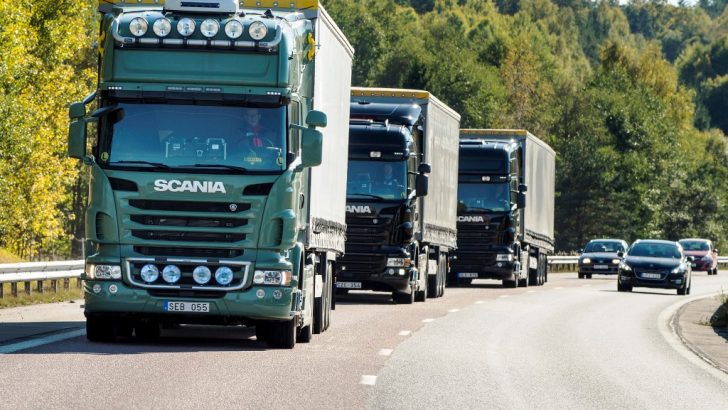 SCANIA’NIN OTONOM ÇEKİCİSİNİ KADIN ELİ DEĞİYOR